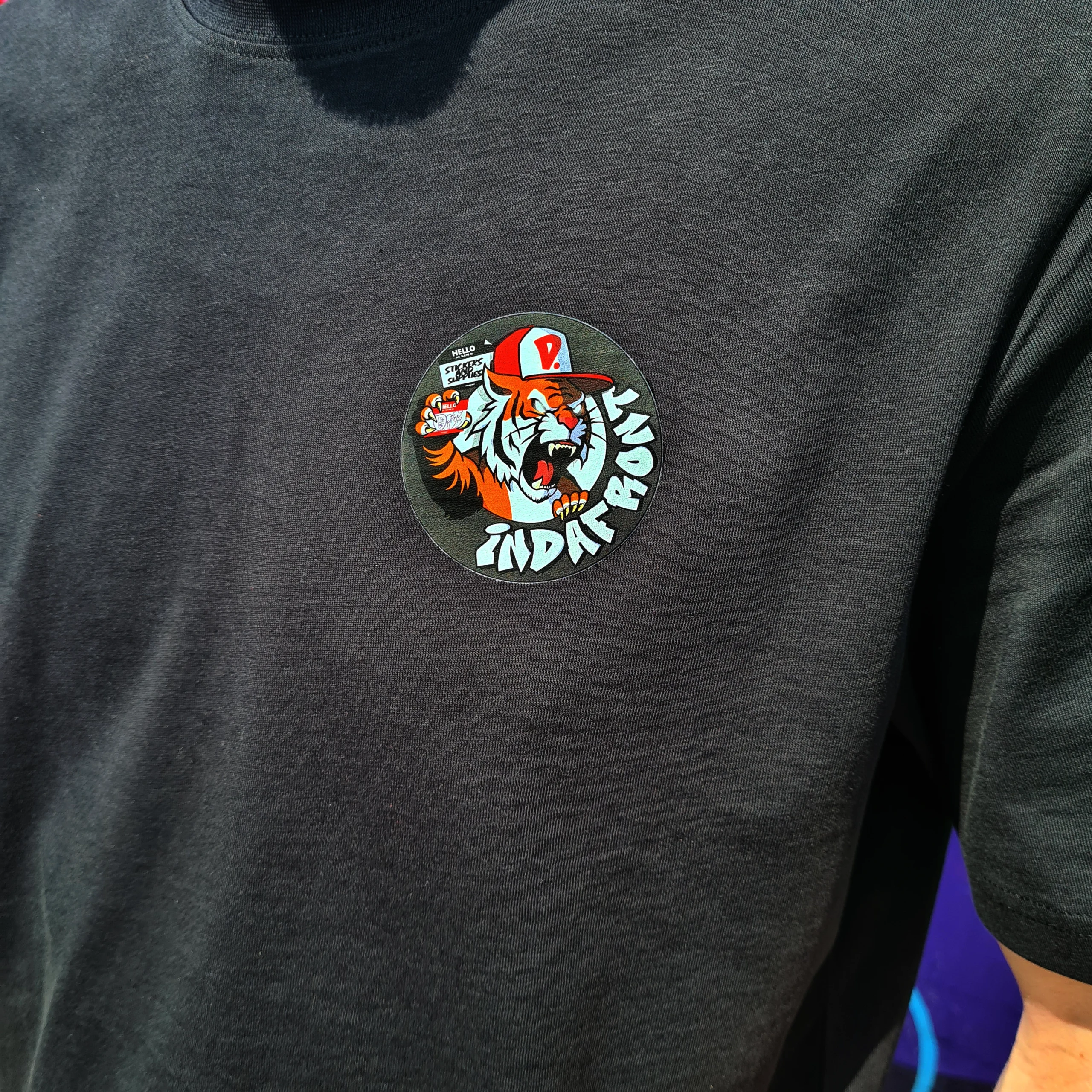 Roaring Taggie T-shirt Black close up